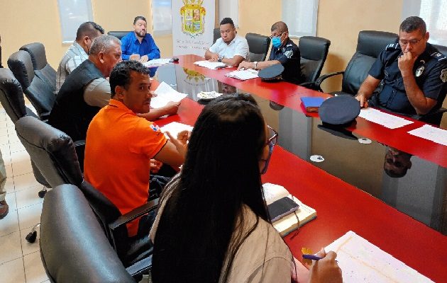 En Santiago se empieza sentir el ambiente de carnaval, acaparando la atención de muchas personas que aseguran estar listas para disfrutar del evento en la placita San Juan de Dios. Foto. Melquíades Vásquez