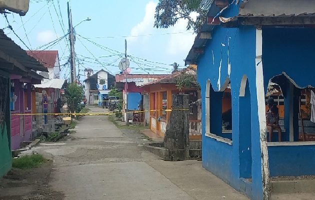 Itzon Rengifo Rojas, de 39 años, fue trasladado a un centro hospitalario, donde se determinó su muerte. Foto. Diomedes Sánchez