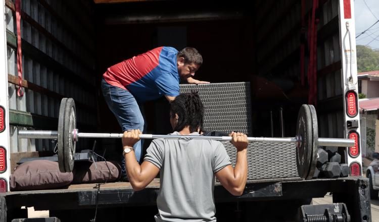 Parte de los artículos que fueron secuestrados a Mauricio Valenzuela. Víctor Arosemena