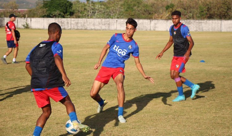 Jugadores del equipo Sub-17 en los entrenamientos. Foto: Fepafut