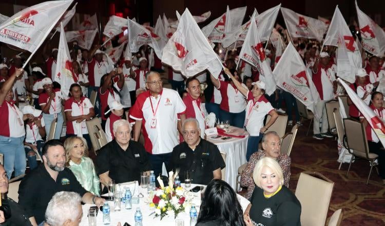 Ricardo Martinelli participó en la convención de Alianza junto a simpatizante de Realizando Metas. Víctor Arosemena.