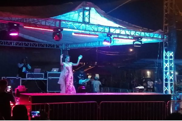 Luego de las explicaciones se presentó a la reina del Carnaval Innovación Chame 2023 Yabielis Mileika. Foto. Cortesía