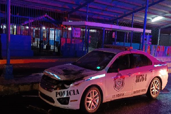 Investigan lo que provocó que el autopatrulla se incendiara. Foto. Melquiades Vásquez