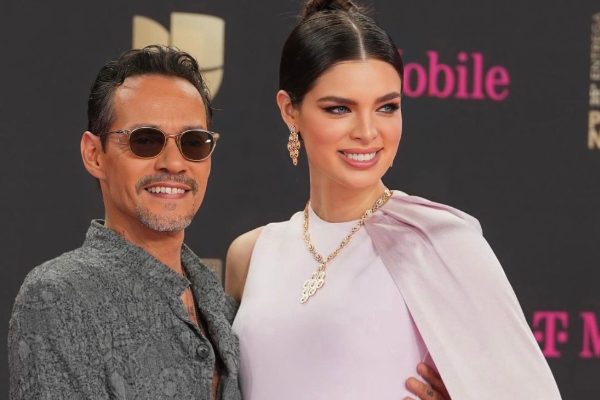 Marc Anthony y Nadia Ferreira en la alfombra roja de Premio Lo Nuestro. Foto: Instagram / @nadiatferreira