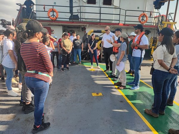 Los chicos recibieron conocimiento sobre actividades marítimas. Foto: Cortesía Arpa