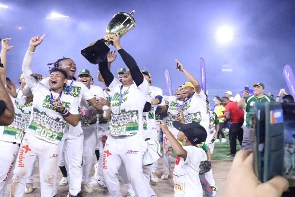 Panamá Oeste levanta el título en el béisbol juvenil. Foto: Fedebeis