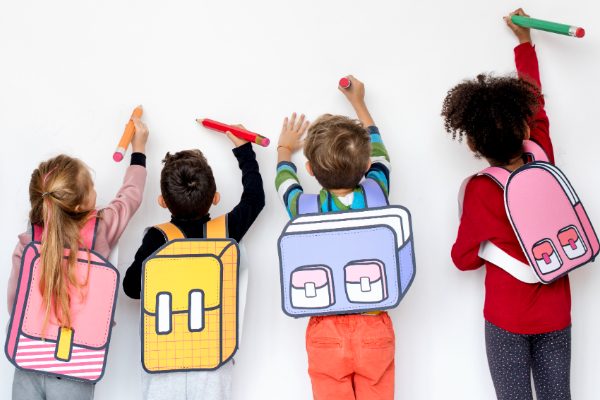 Los centros escolares y la comunidad educativa tienen la responsabilidad de crear un entorno educativo saludable. Foto: Ilustrativa / Freepik