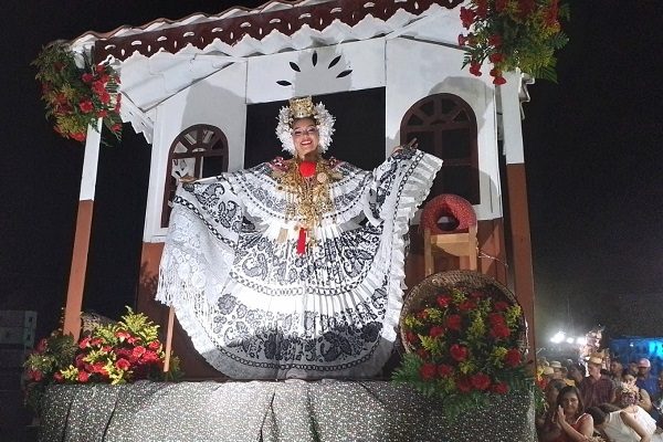 Keyla Rodríguez, reina de la feria de Tonosí, tuvo que esperar durante tres años para cumplir su sueño. Foto. Thays Domínguez