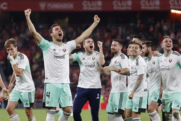 Los jugadores del Osasuna celebran su pase a la final de la Copa del Rey. Foto: EFE