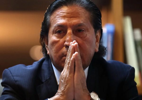 El expresidente puso fin al mandato de Alberto Fujimori, que gobernó con mano dura en la última década del siglo pasado. Foto: EFE