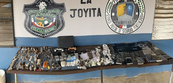 Cientos de artículos prohibidos son decomisados en las cárceles. Archivo.