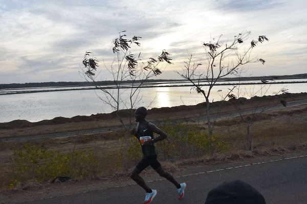 El keniano Kipkemboi Hosea gao en la Clásica Sábado de Gloria en Aguadulce. Foto: Cortesía