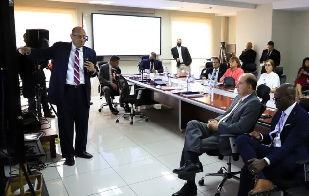 Presentación del informe ante la Comisión de Economía y Finanzas de la Asamblea Nacional. Foto: Cortesía MEF