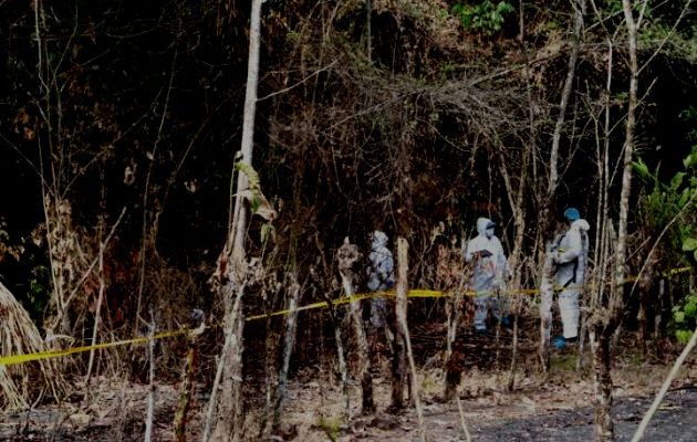 Dos cadáveres en Villa Grecia. Foto:  Alexander Santamaría