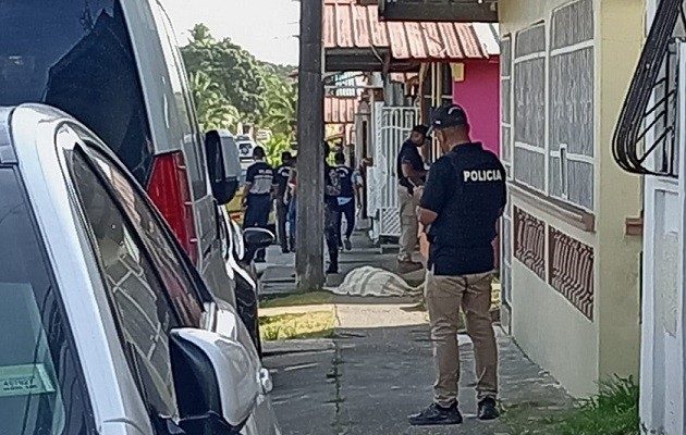 El cuerpo de "Popi" quedó tirado en una de las veredas. Foto: Diomedes Sánchez