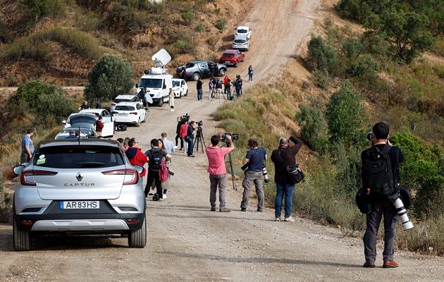 Medios de comunicación en las inmediaciones del campamento base instalado por la unidad de investigación de la Policía Judicial portuguesa. Foto: EFE