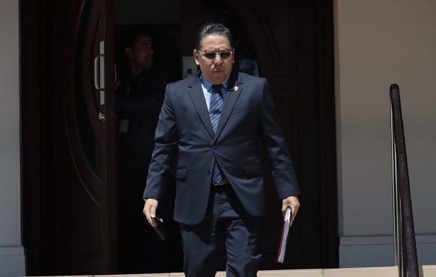 Aníbal Guerrero a su salida de la Corte Suprema de Justicia, este martes. Foto: Víctor Arosemena