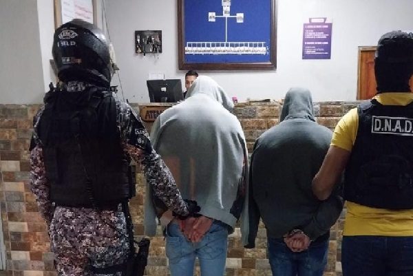 En el operativo  "Fortuna", fueron detenidos dos hombres con dulces ilícitos. Foto. Proteger y Servir