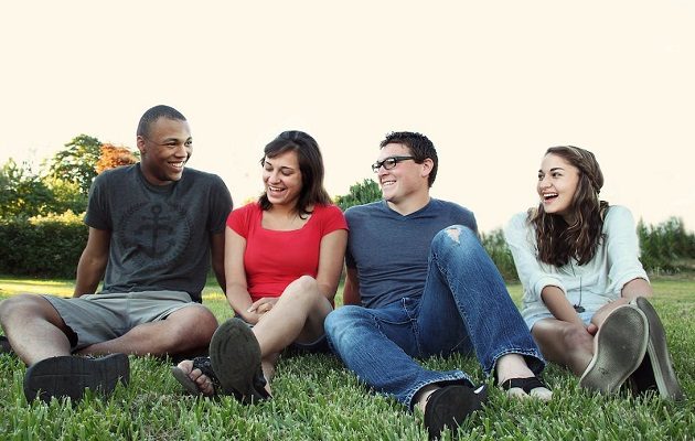 El programa busca dotar a los jóvenes de competencias que los ayuden a implementar iniciativas que den respuesta a desafíos sociales. Foto: Pexels