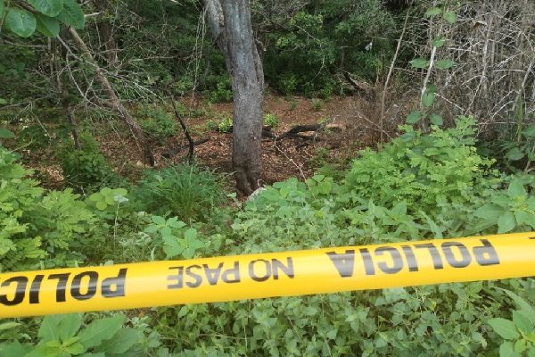 Según datos extraoficiales, el cadáver fue ubicado en un área boscosa en el sector de El Caño, antes de llegar al puente de Río Grande. Foto. Cortesía. Proteger y Servir