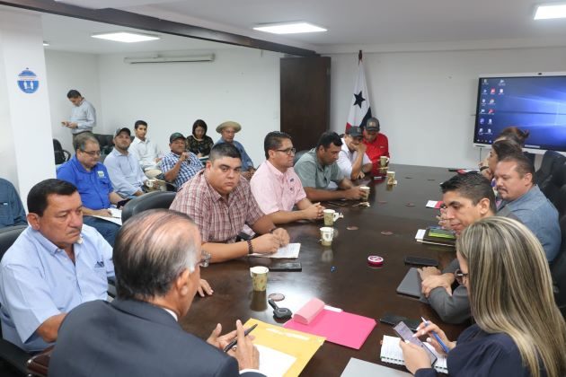 Los productores también solicitaron mejoras en los caminos de producción e implementar acciones para tener agua para el ganado y sus sembradíos.