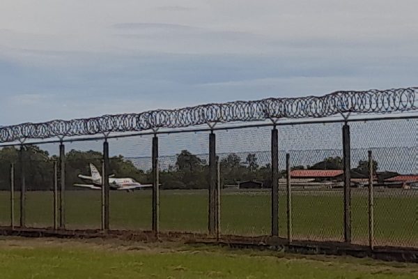 Se llevó a cabo el proceso de licitación que pondrá en marcha la habilitación de algunos equipos, entre ellos el sistema de luces de aproximación, entre otros, que permitirán reforzar la labor. Foto. Cortesía