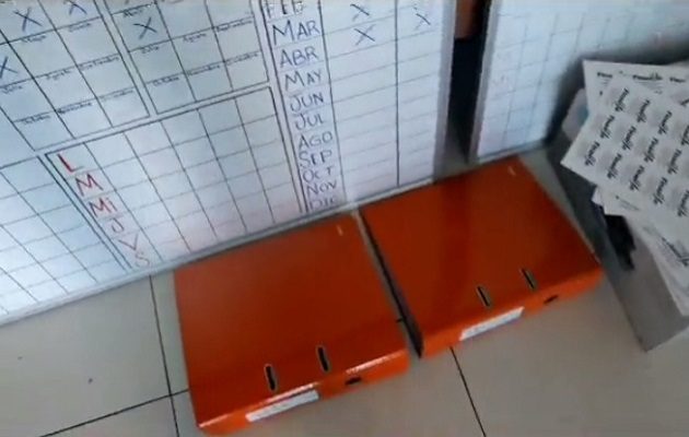En el apartamento hallaron documentación, dispositivos y dinero.