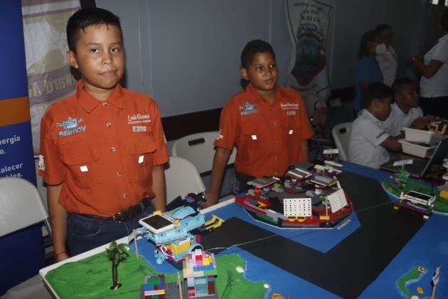 Son ocho categorías que se desarrollan en las competencias de robótica regional.