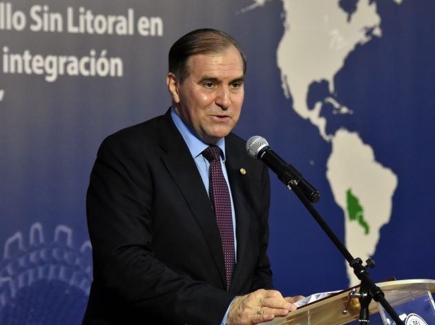 "Es fundamental que los países en desarrollo sin litoral de la región mejoren su integración y colaboración regional", expresó.