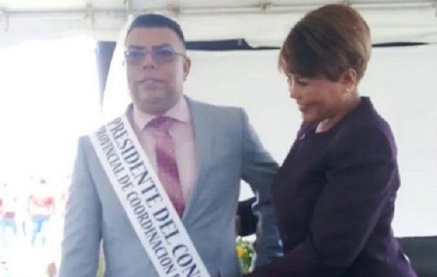 Eugenio Delgado tomó posesión en su comunidad en la Costa Abajo. Foto: Diomedes Sánchez