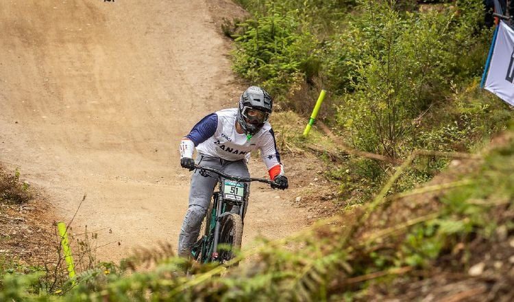 Manuel Juárez en competencia en MTB. Foto: Pedalea 365