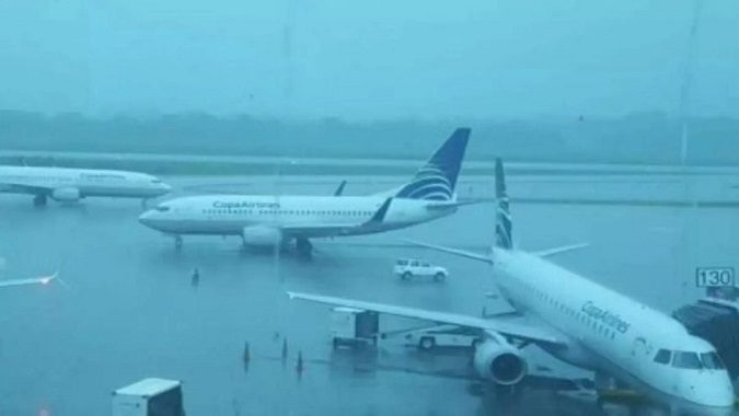 Los vuelos en Tocumen atrasaron sus arribos y salidas, ya que la terminal tuvo que suspender operaciones. Foto: Internet