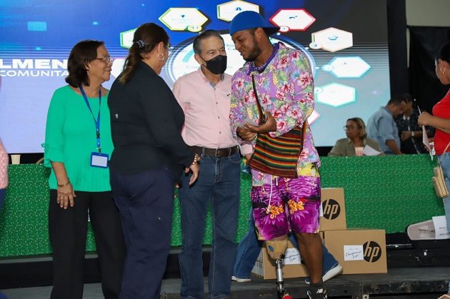 La ayuda fue entregada por el presidente Laurentino Cortizo en su última gira en Chiriquí. Foto: Cortesía Senadis