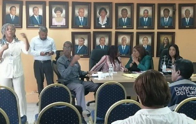 En la reunión participaron Senniaf, Policía de Menores, Defensoría del Pueblo y gremios docentes. Foto: Diomedes Sánchez S.