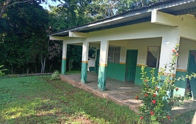 La estructura de Centro de Salud necesita de cambios, pues no resiste las inclemencias del tiempo. Foto: Melquiades Vásquez