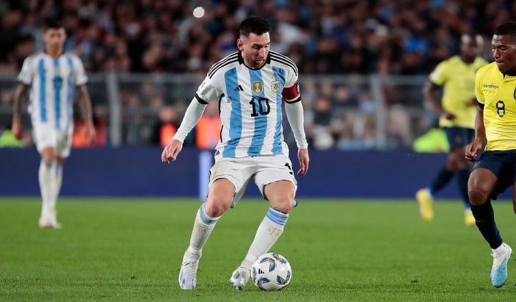 El técnico de Argentina, Lionel Scaloni, no garantizó que Messi sea titular ante Bolivia. Foto: EFE