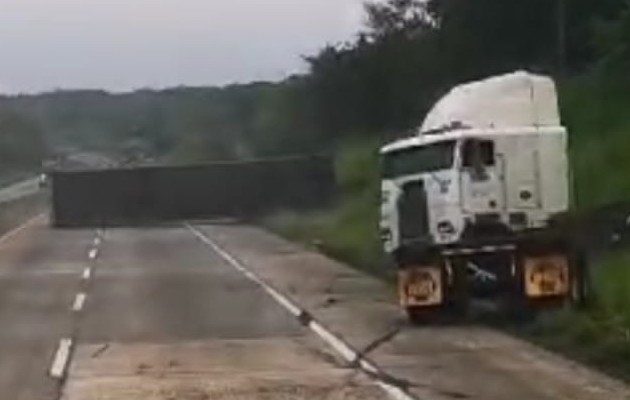 El accidente ha generado un tranque vehícular en la autopista. Foto: Diomedes Sánchez 