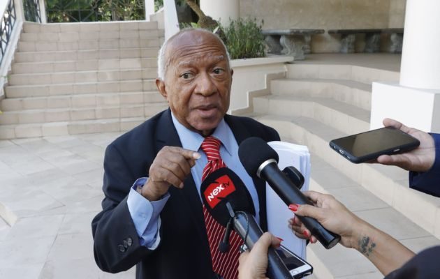 El abogado Teófanes López Ávila presentó el recurso legal. Foto: Víctor Arosemena