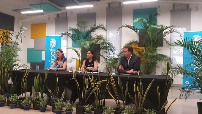 La campaña Crianza amorosa, raíces fuertes fue divulgada este viernes y contó con la ministra de Desarrollo Social, María I. Castillo (centro). Foto: Internet
