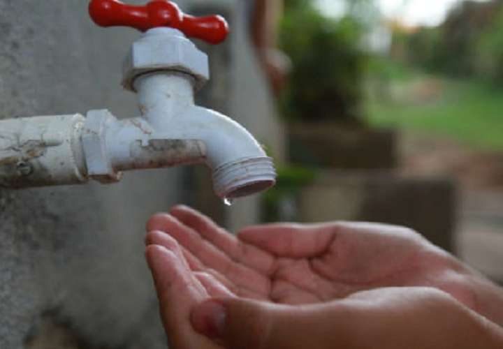 Mediante estos trabajos se busca mantener la calidad del agua. Foto. Archivo 