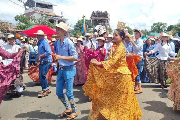 Más de 40 carretas participaron en el desfile del Festival Nacional de la Mejorana, fiesta que, según los historiadores, es la actividad folclórica más importante de Panamá.  Foto. Thays Dompínguez