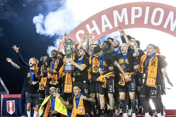 Adalberto 'Coco' Carrasquilla (cent.) festeja el título del US Open. Foto: EFE