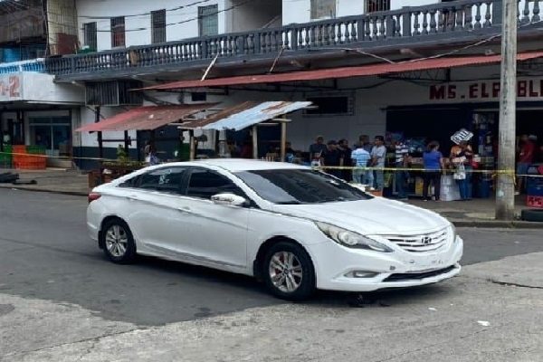 Sebastián King, de 40 años de edad, fue atacado en medio de un tranque vehicular. Foto. Diomedes Sánchez