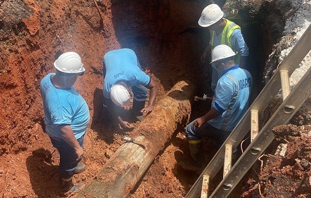 Para efectuar la reparación fue necesario el cierre total de un tramo de la carretera Libertador. Foto: Eric A. Montenegro
