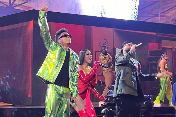 Eddy Lover, Demphra y Farruko en la presentación de 'Perdóname'. Foto: @douglasdiazphoto