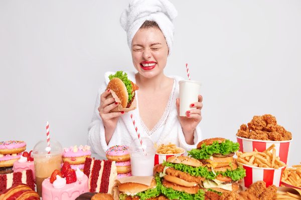 La comida chatarra produce una felicidad temporal. Foto: Ilustrativa / Freepik