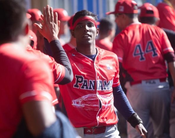 José Mordock, festeja su carrera ante República Dominicana. Foto: Pandeportes