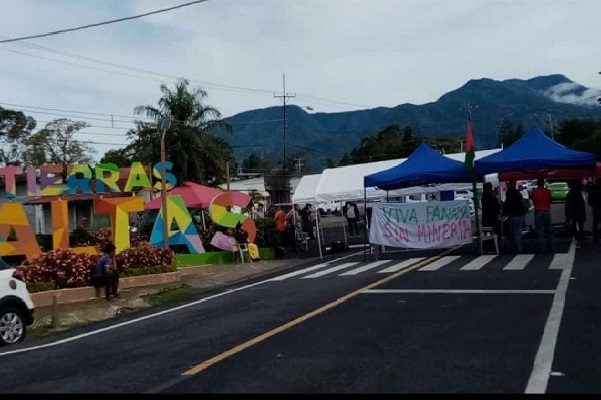 En la provincia de Chiriquí hay un total de ocho puntos cerrados por los manifestantes, cinco de ellos en el oriente chiricano, además el puente sobre el río David y Volcán. Foto. José Vásquez