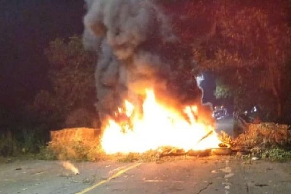 La CSS solicita a los grupos que controlan los puntos de cierre que permitan el paso de pacientes, personal médico-asistencial y de los camiones que transportan insumos indispensables para la población. Foto. Diomedes Sánchez