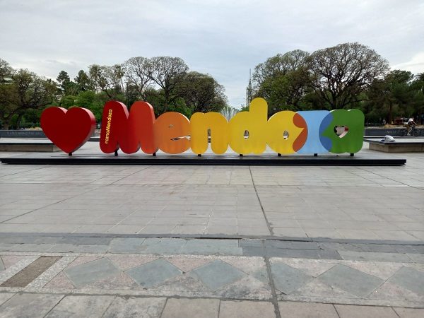 Parador fotográfico de Mendoza, ubicado en la Plaza de la Independiencia. Foto: Francisco Paz